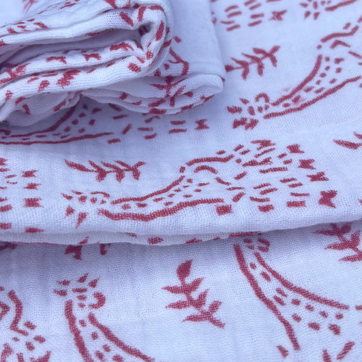 WooWoo Organic Muslin Swaddle - Red Giraffe