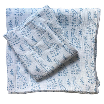 WooWoo Organic Muslin Swaddle - Blue Giraffe